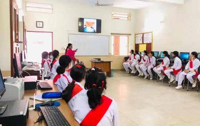 Educación en 6 escuelas de Pakistán